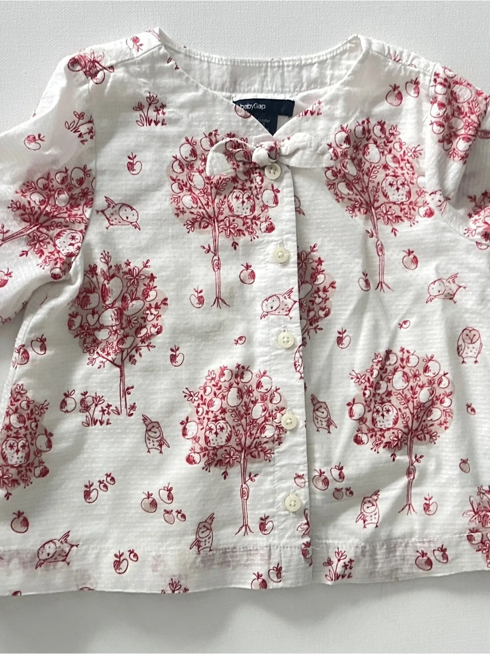 Gap girl's long-sleeve blouse with  Button-front.  Size 3T.